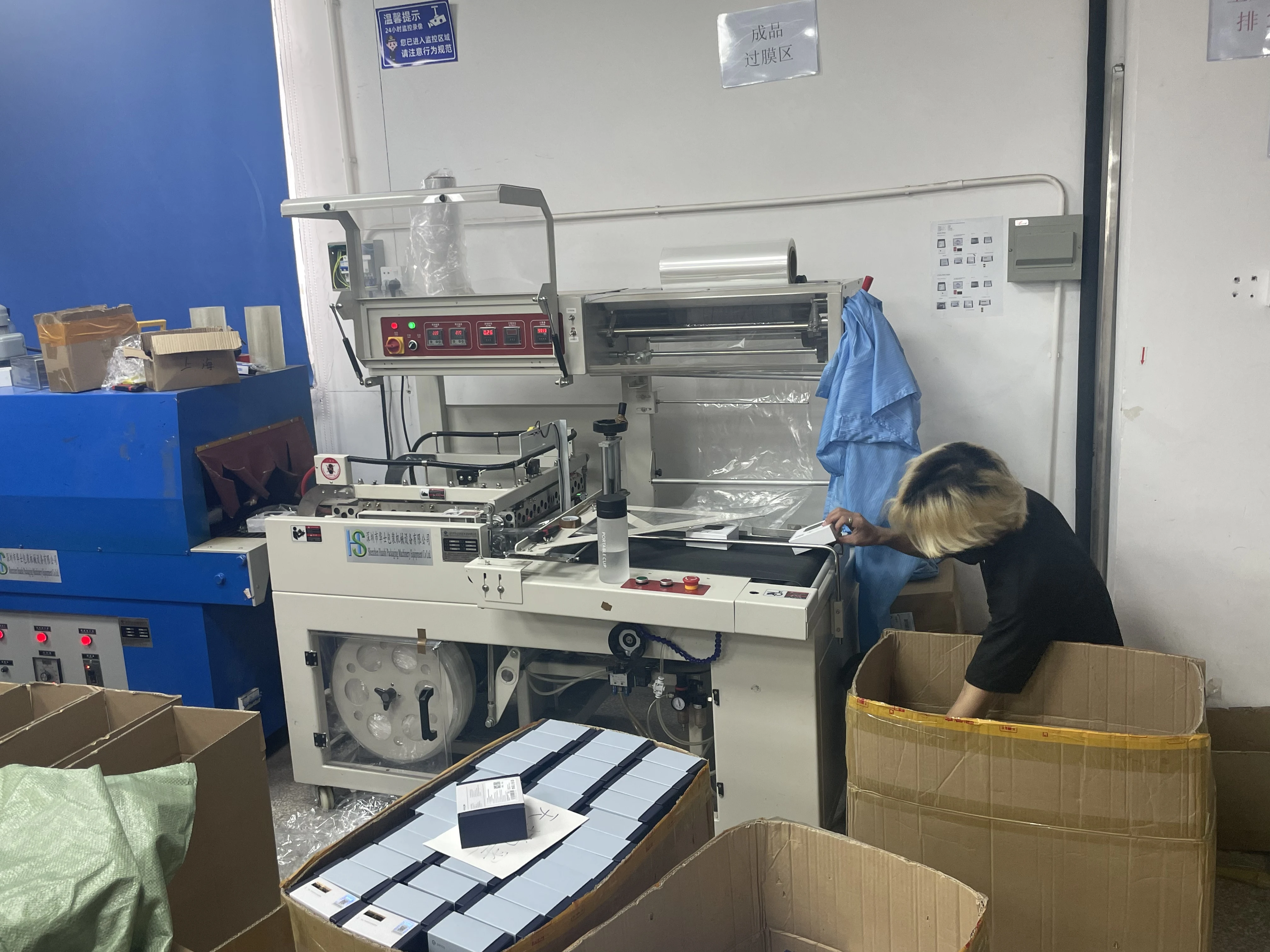Individual product boxes, packaging equipment and shipping cartons are grouped at the packing station. Packaging is part of the order configuration: the selected model, accessories, box artwork and outer-carton requirements should be agreed together. Custom packaging starts at 1,000 units; our team can discuss the packaging format alongside your product quotation.